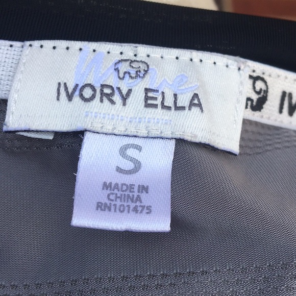 Ivory Ella V-neck breathable tee size Small - Picture 3 of 8